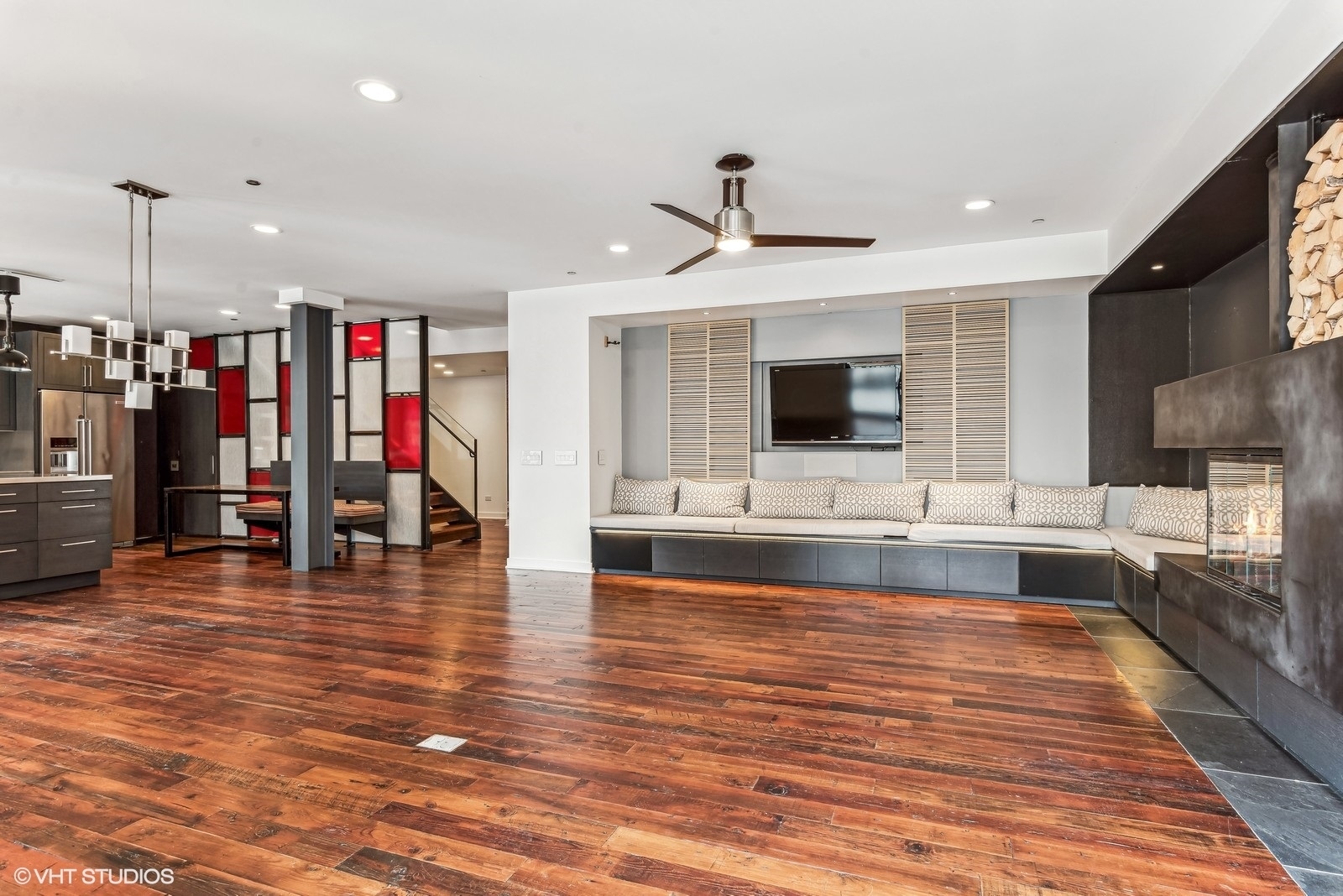 33 W Huron Street Unit: 810