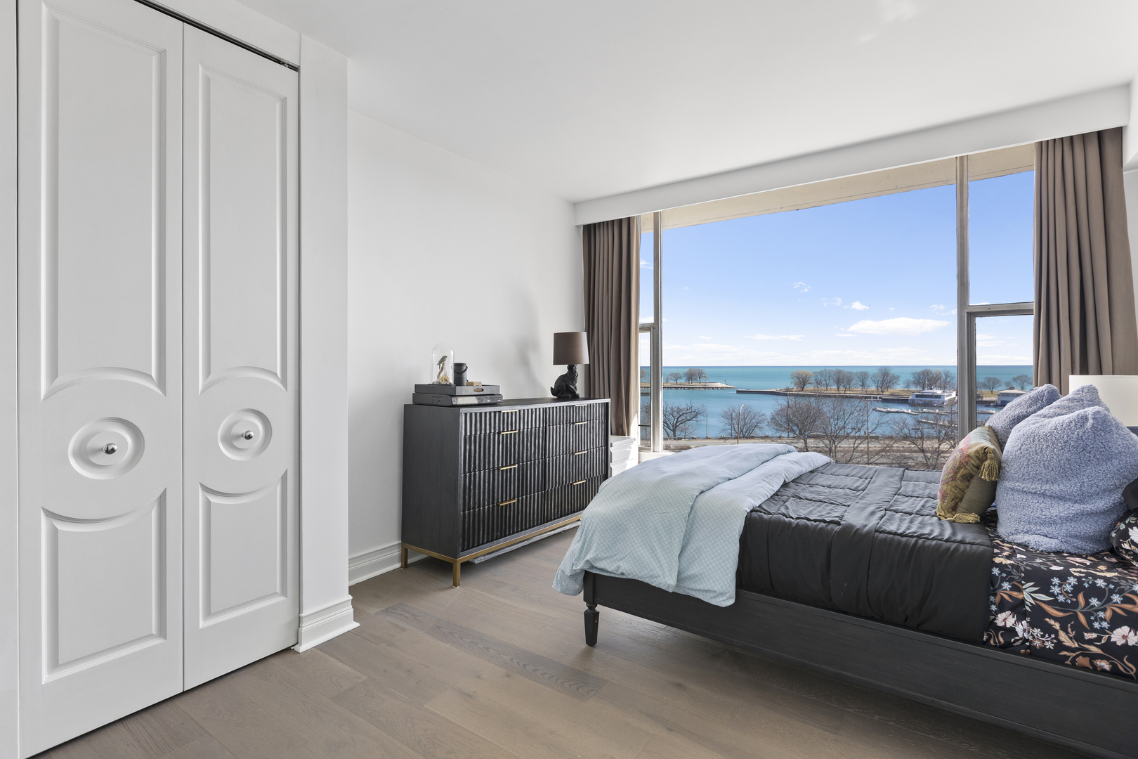 3200 N Lake Shore Drive Unit: 702