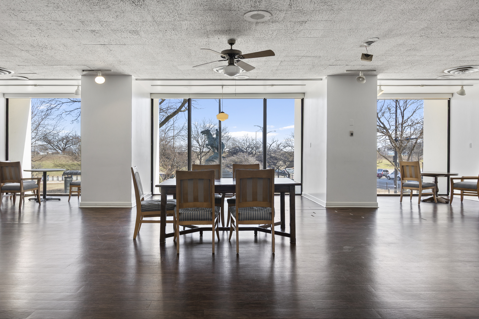 3200 N Lake Shore Drive Unit: 702