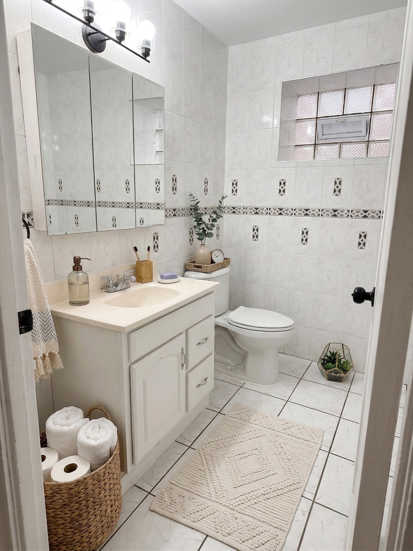 6246 N Oakley Avenue Unit: 2