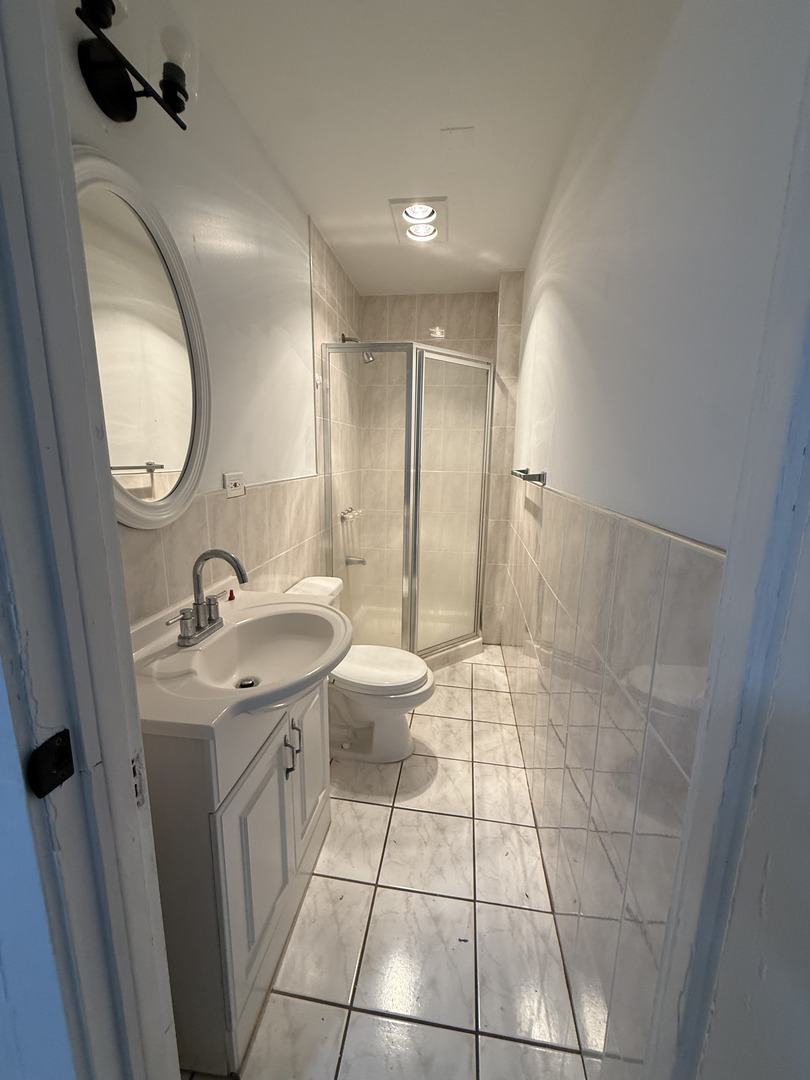 6246 N Oakley Avenue Unit: 2