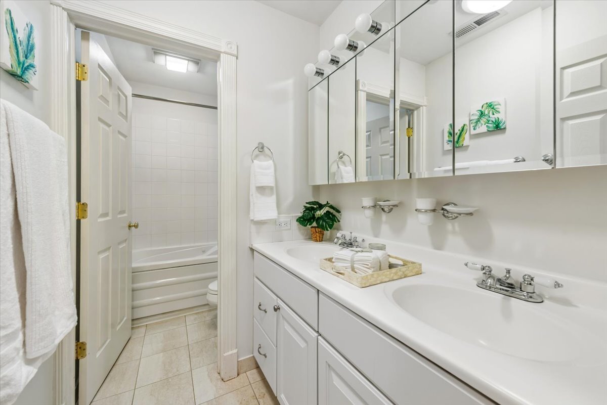 4718 N KENMORE Avenue Unit: 1S