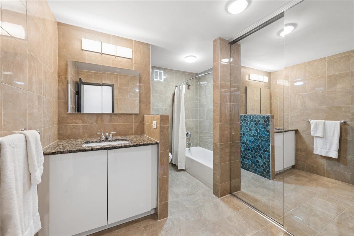 4170 N Marine Drive Unit: 18D
