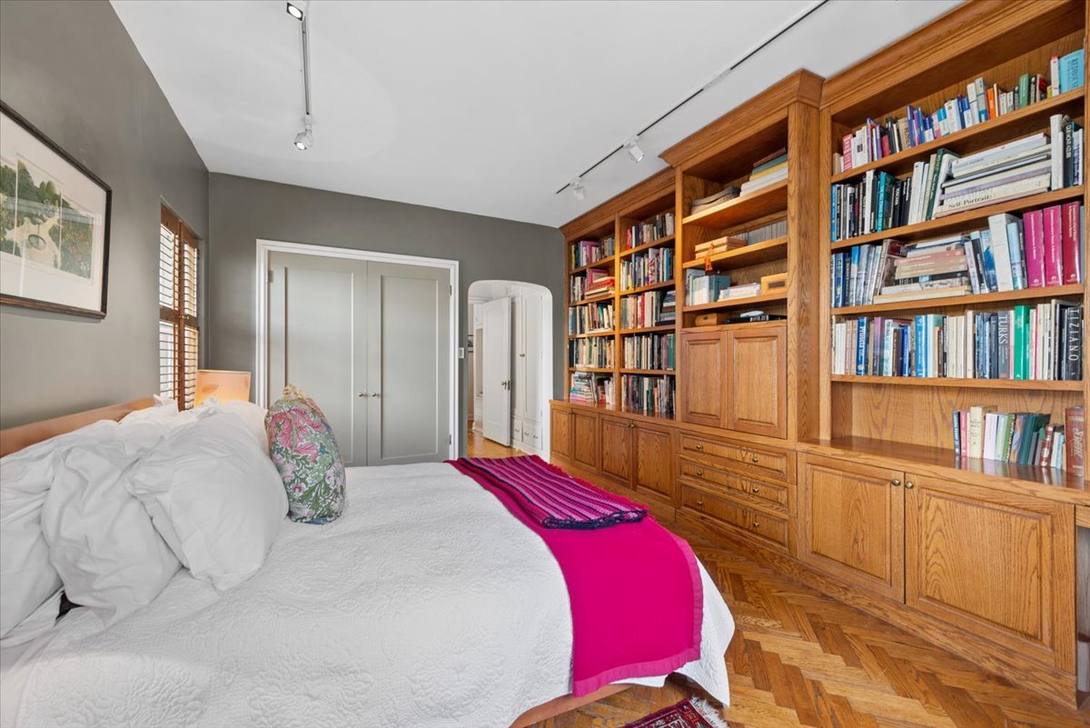 421 W MELROSE Street Unit: 6C