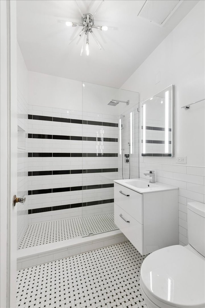 421 W MELROSE Street Unit: 6C