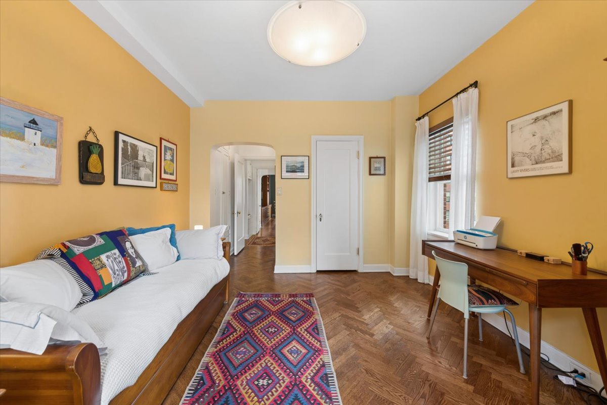 421 W MELROSE Street Unit: 6C