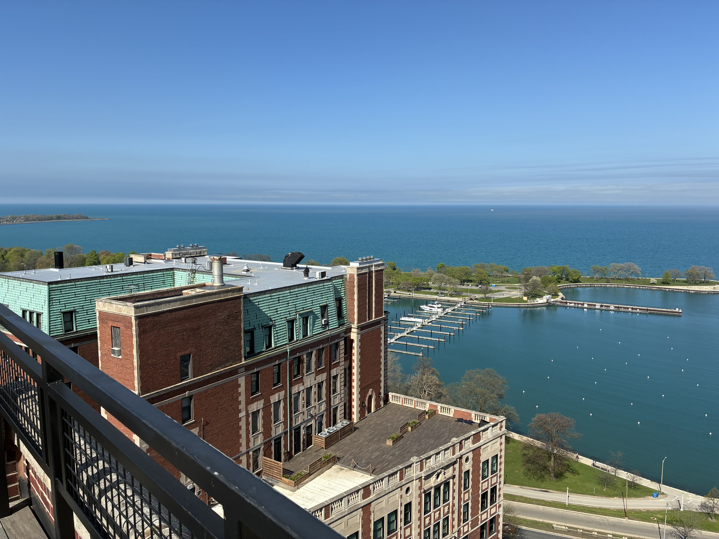 421 W MELROSE Street Unit: 6C