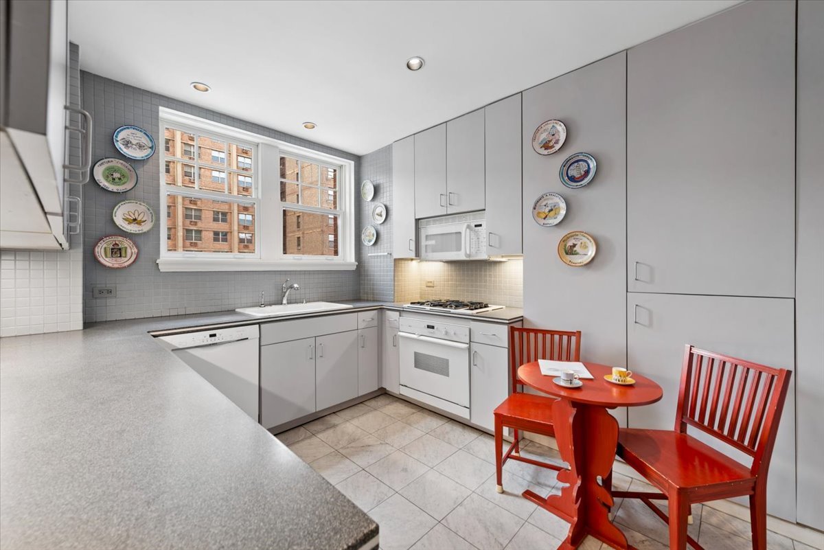 421 W MELROSE Street Unit: 6C