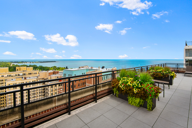 421 W MELROSE Street Unit: 6C