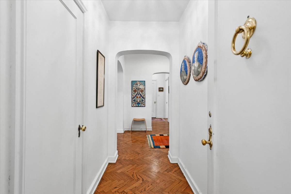 421 W MELROSE Street Unit: 6C