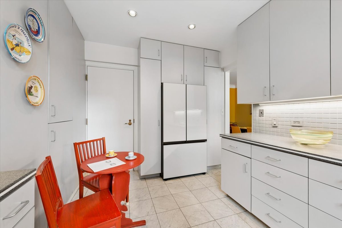 421 W MELROSE Street Unit: 6C