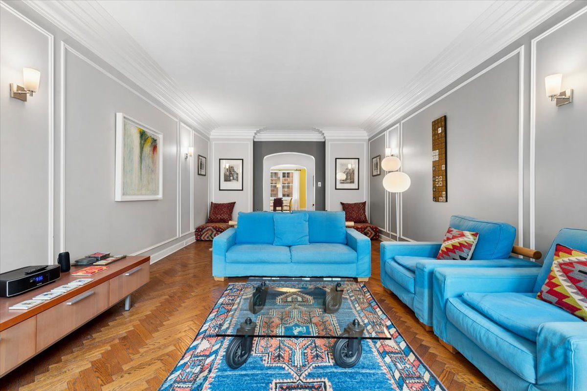 421 W MELROSE Street Unit: 6C