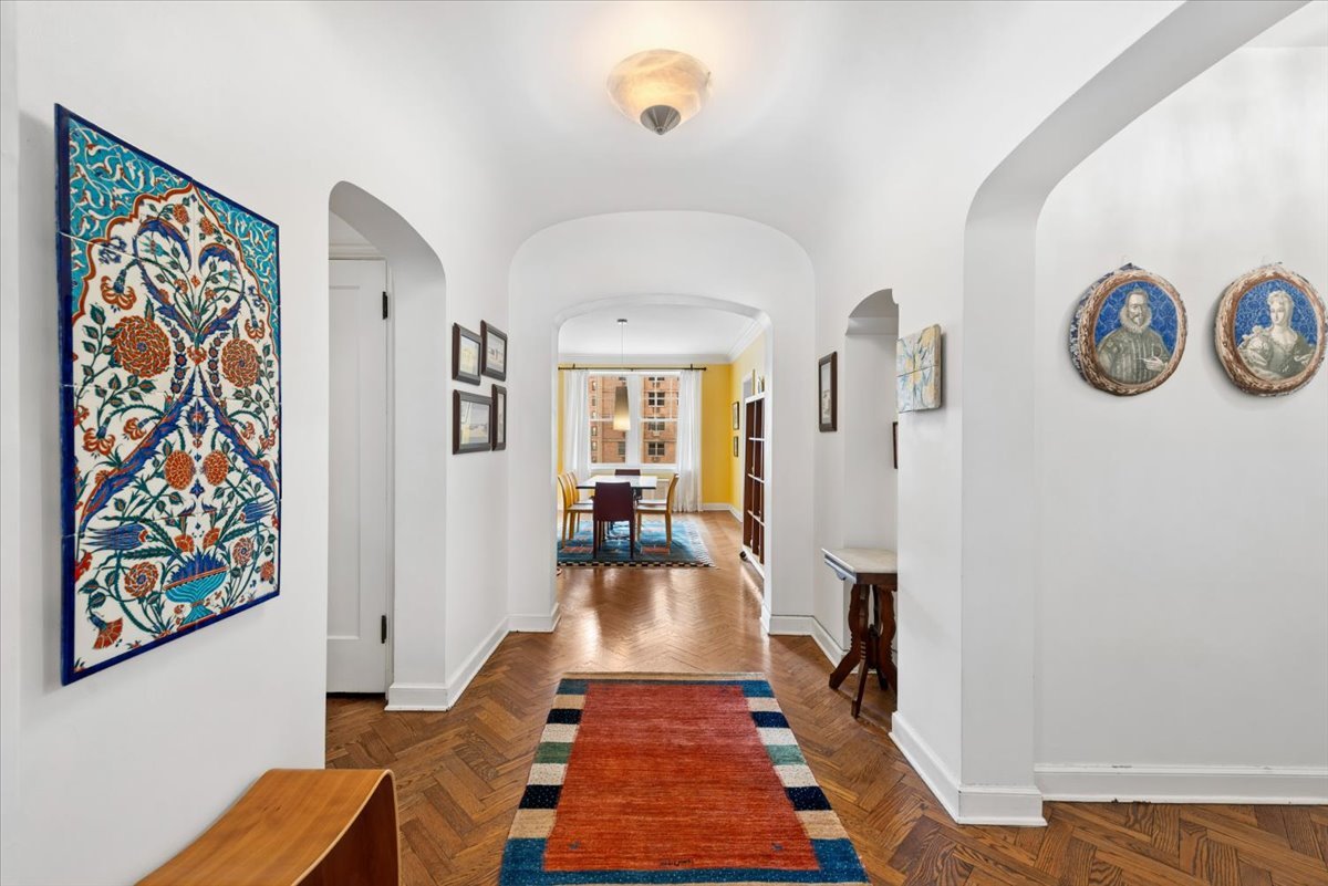 421 W MELROSE Street Unit: 6C