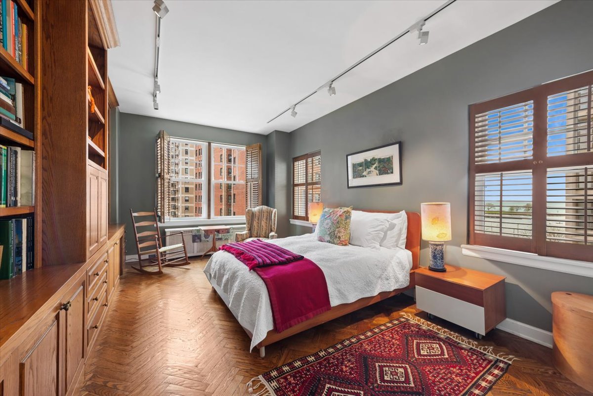 421 W MELROSE Street Unit: 6C