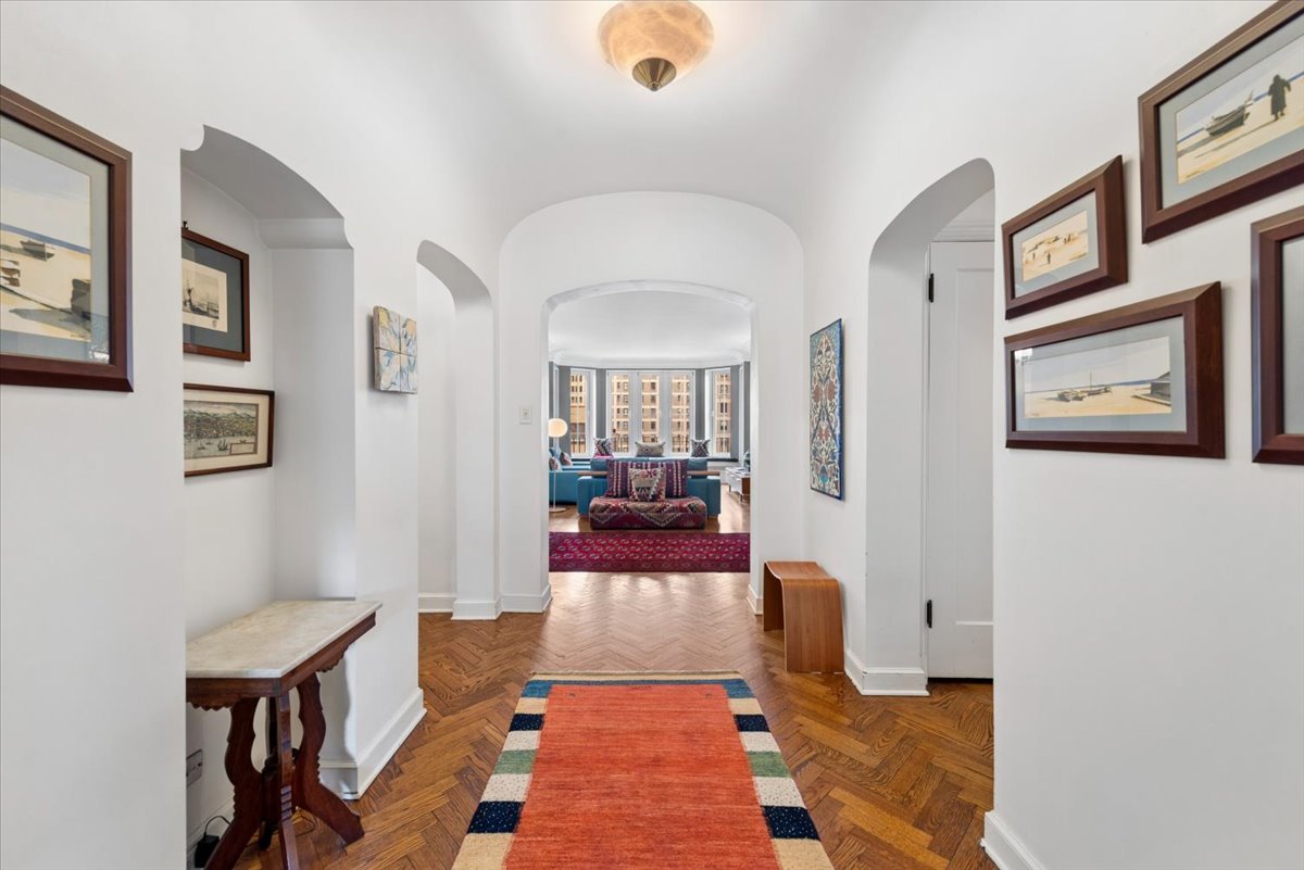 421 W MELROSE Street Unit: 6C
