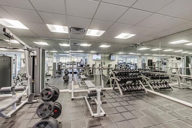 3930 N Pine Grove Avenue Unit: 903