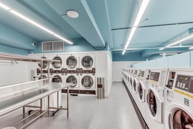 3930 N Pine Grove Avenue Unit: 903