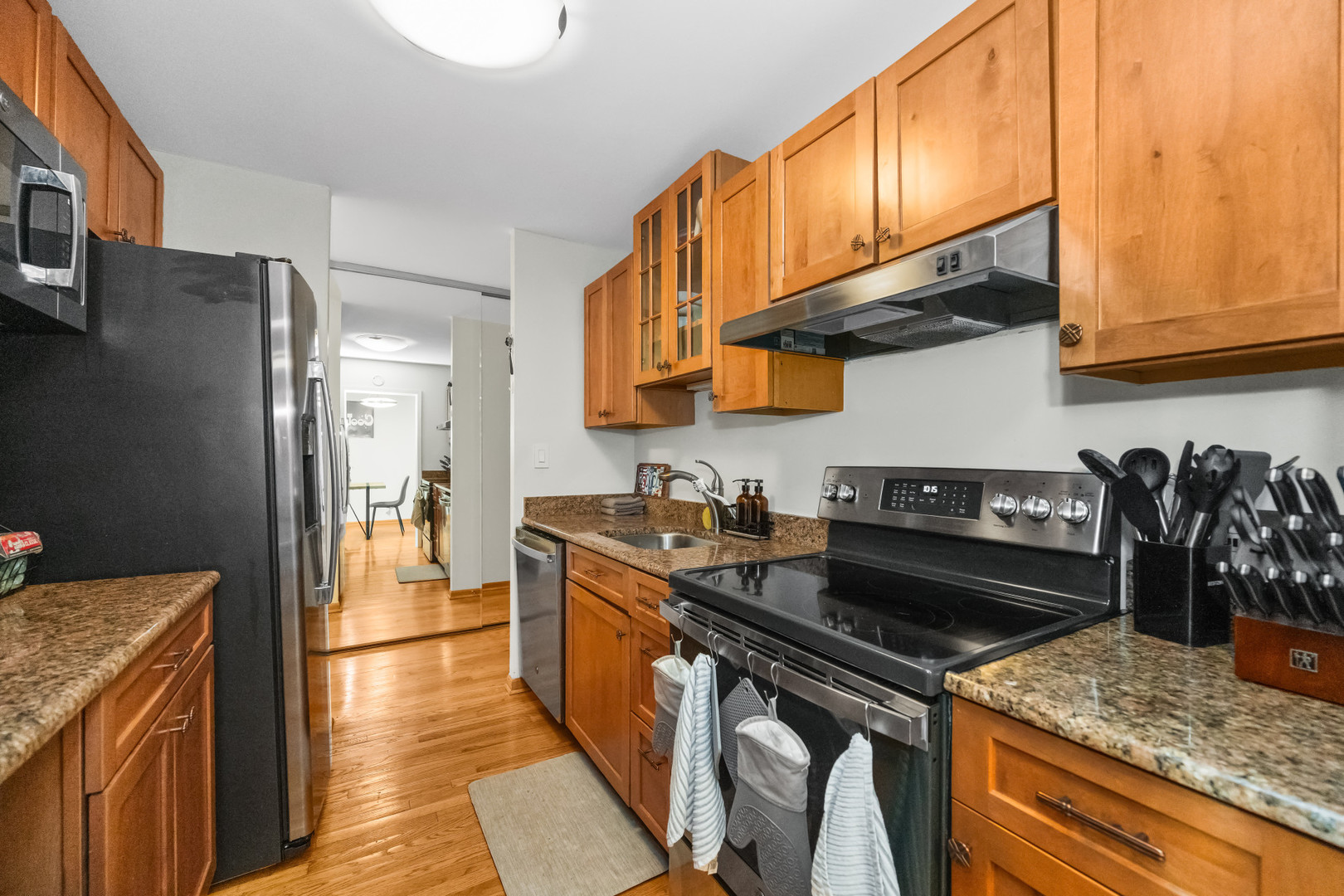 3930 N Pine Grove Avenue Unit: 903
