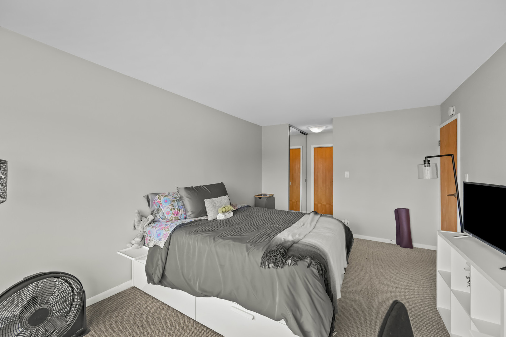 3930 N Pine Grove Avenue Unit: 903