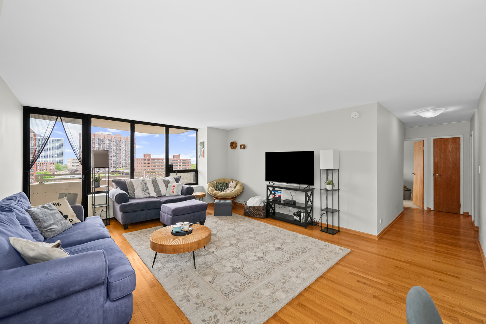 3930 N Pine Grove Avenue Unit: 903