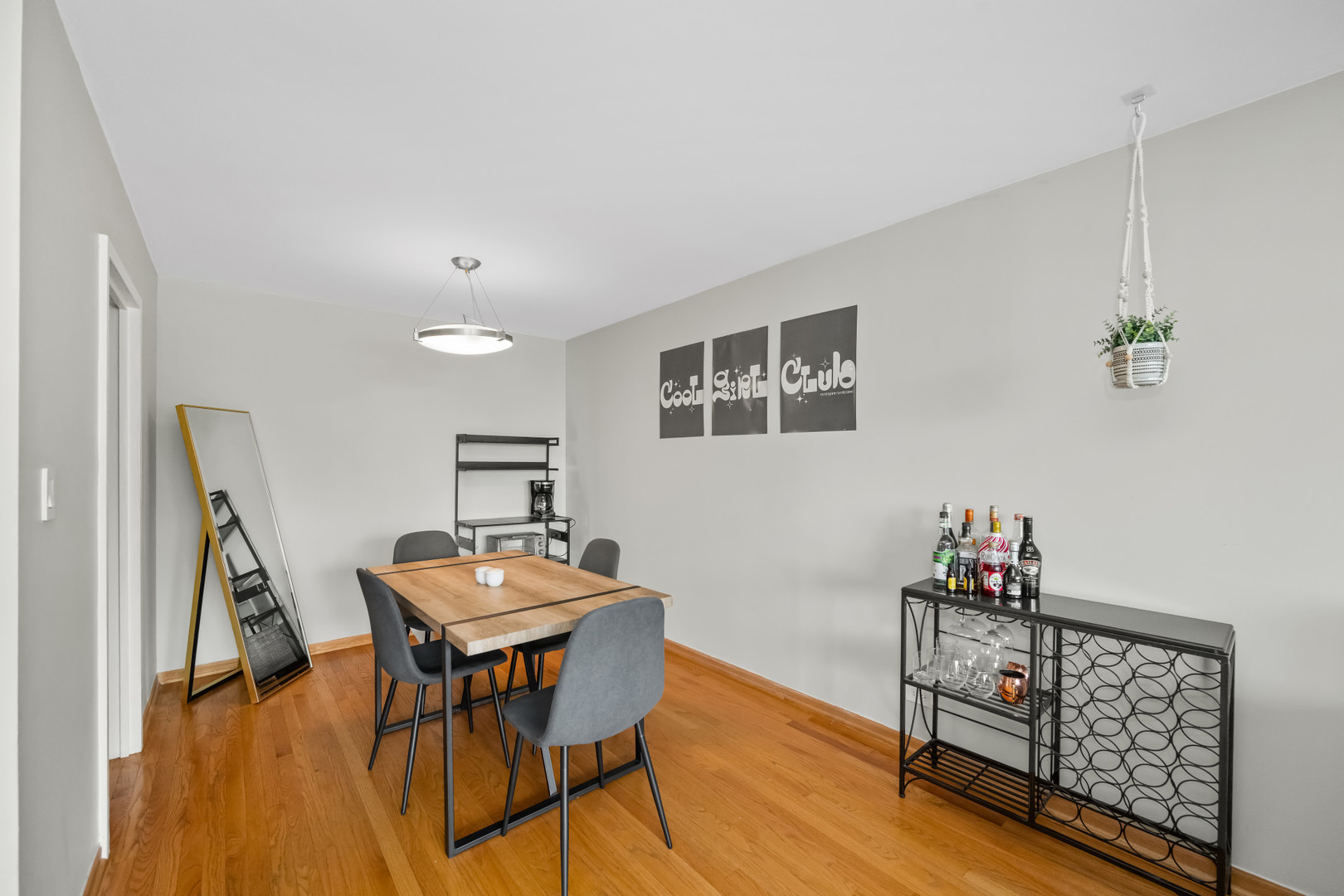 3930 N Pine Grove Avenue Unit: 903