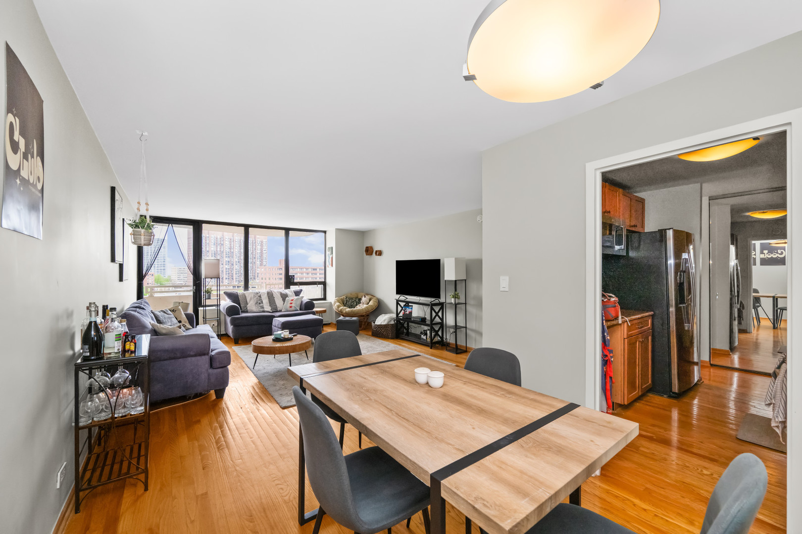 3930 N Pine Grove Avenue Unit: 903