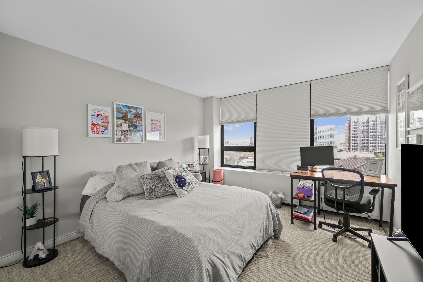 3930 N Pine Grove Avenue Unit: 903