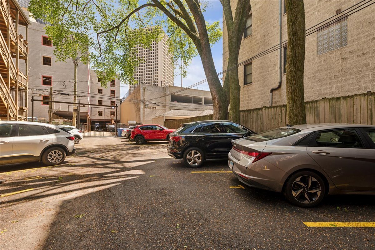 5353 N KENMORE Avenue Unit: 3A