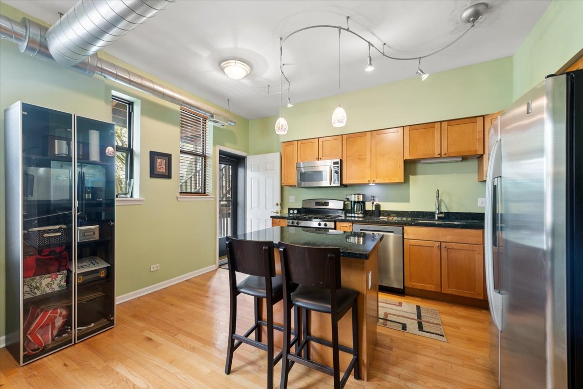 5353 N KENMORE Avenue Unit: 3A