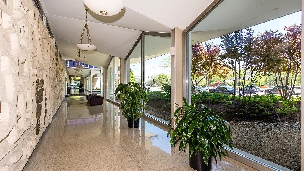 3550 N Lake Shore Drive Unit: 301