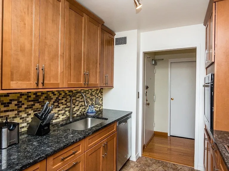 3550 N Lake Shore Drive Unit: 301