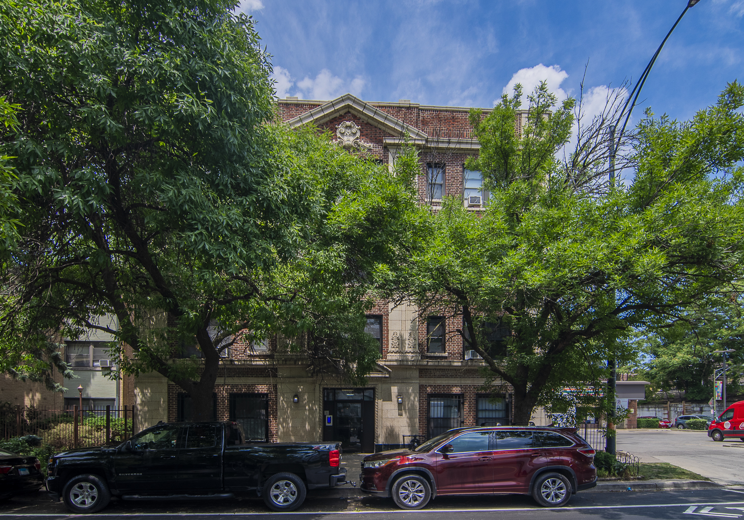 1414 W Pratt Boulevard Unit: 218