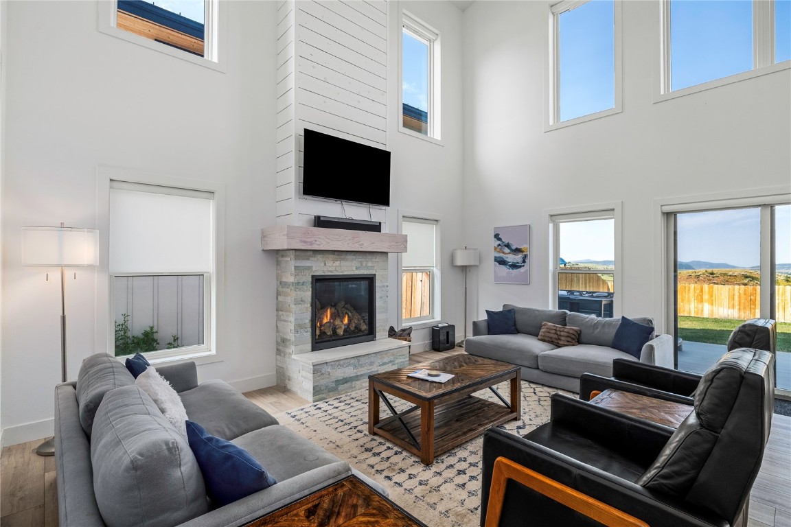 1859 Sunlight DRIVE