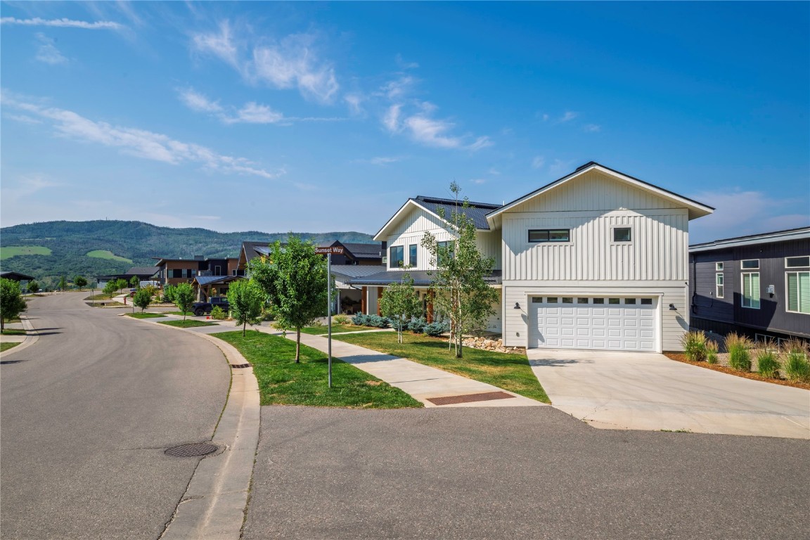 1859 Sunlight DRIVE