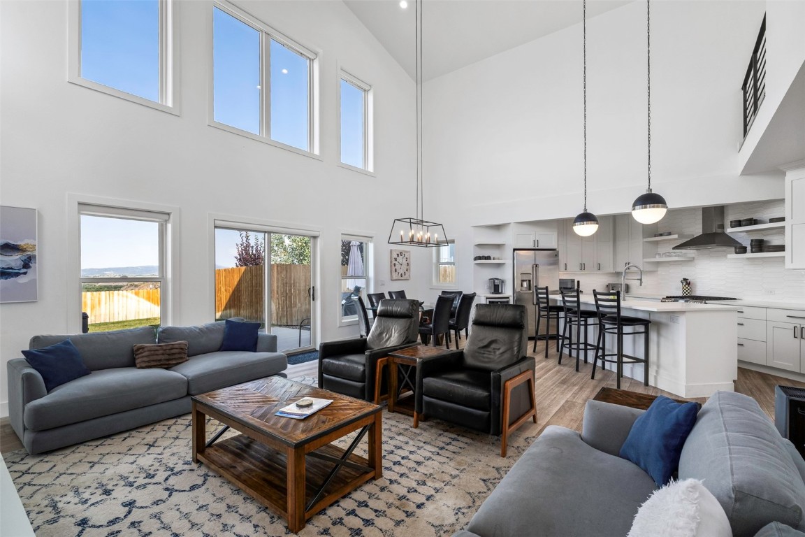 1859 Sunlight DRIVE