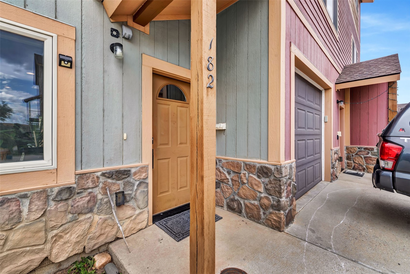 182 S 6th STREET -