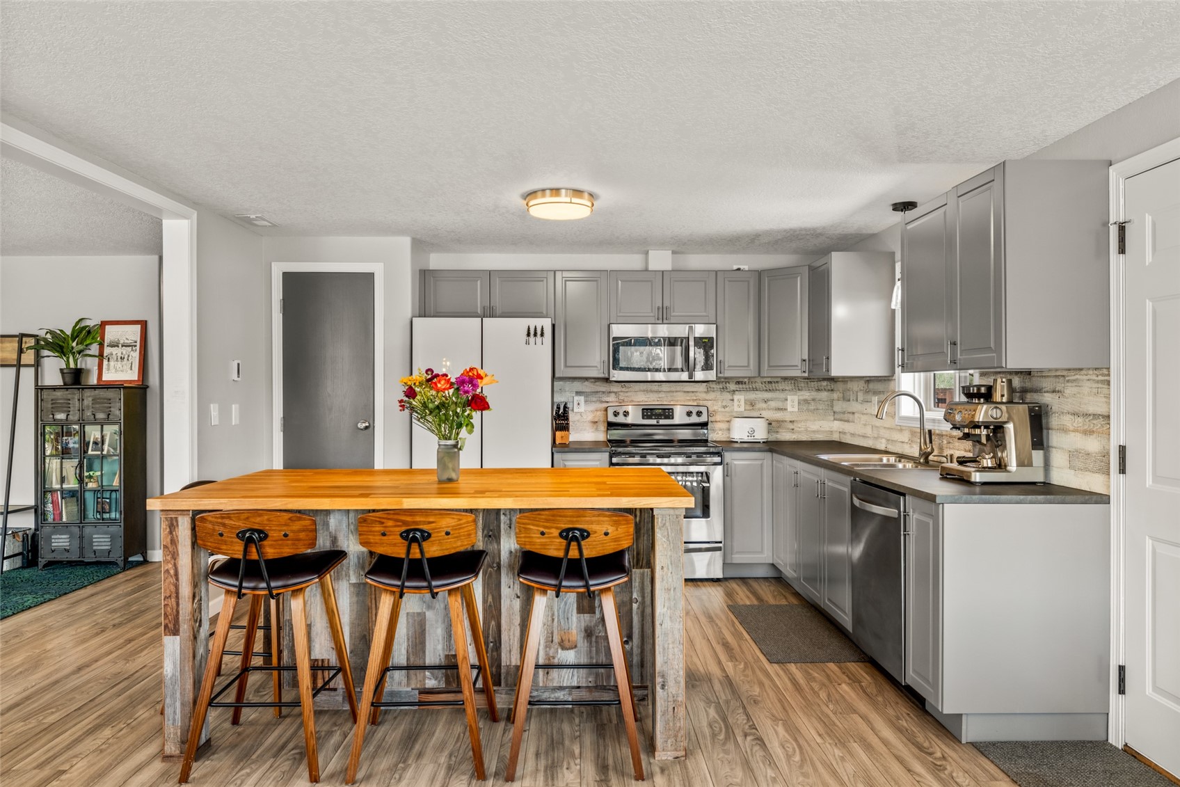 1496 Conestoga CIRCLE