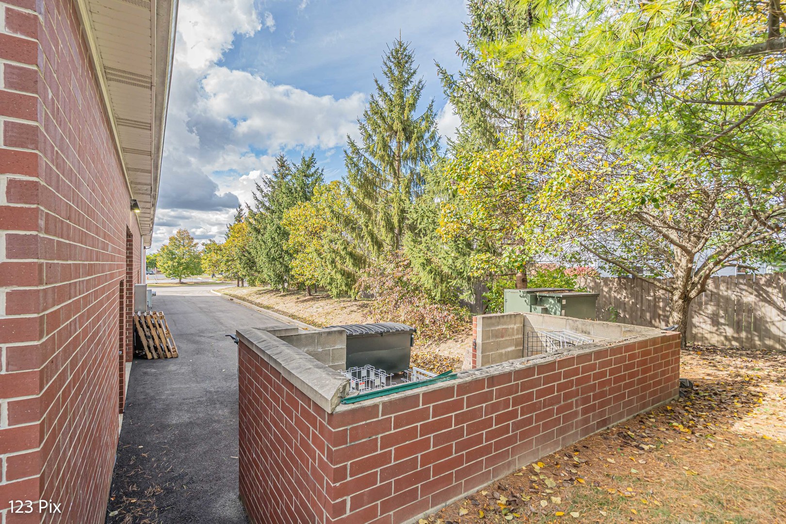 625 N Bridgeport Terrace