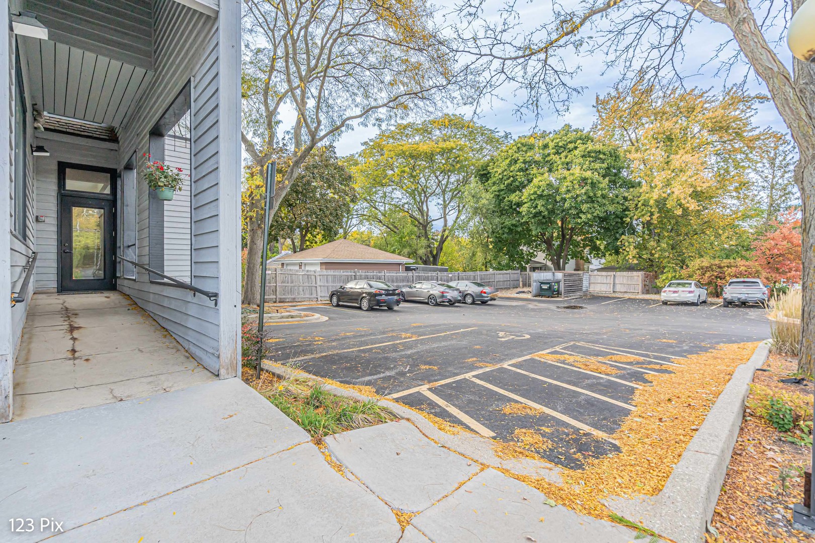 200 N Northwest Highway Unit: 100