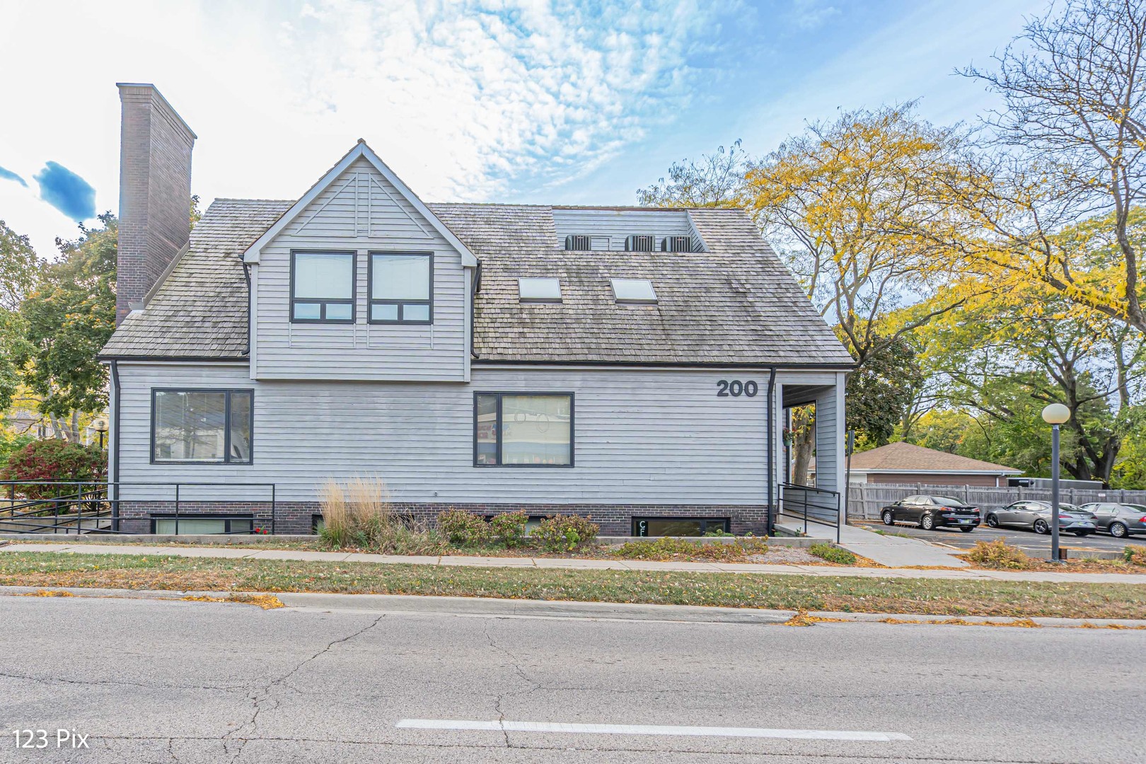 200 N Northwest Highway Unit: 100