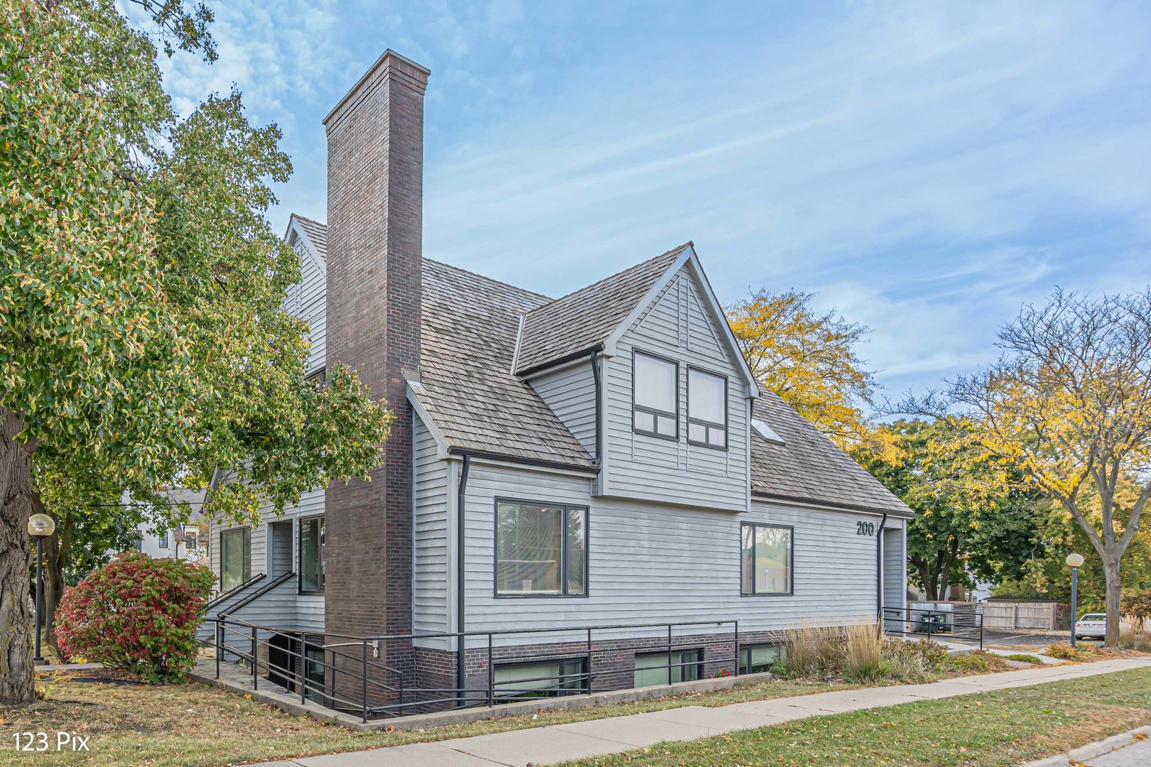 200 N Northwest Highway Unit: 100