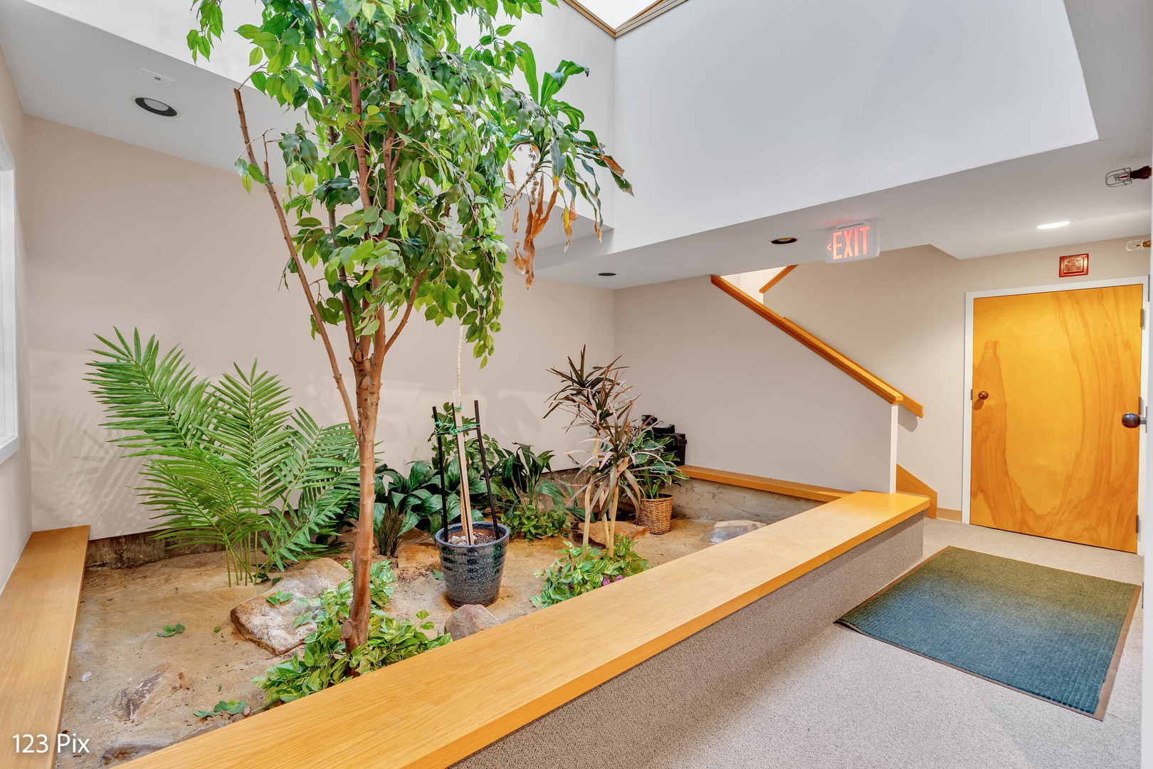 200 N Northwest Highway Unit: 202