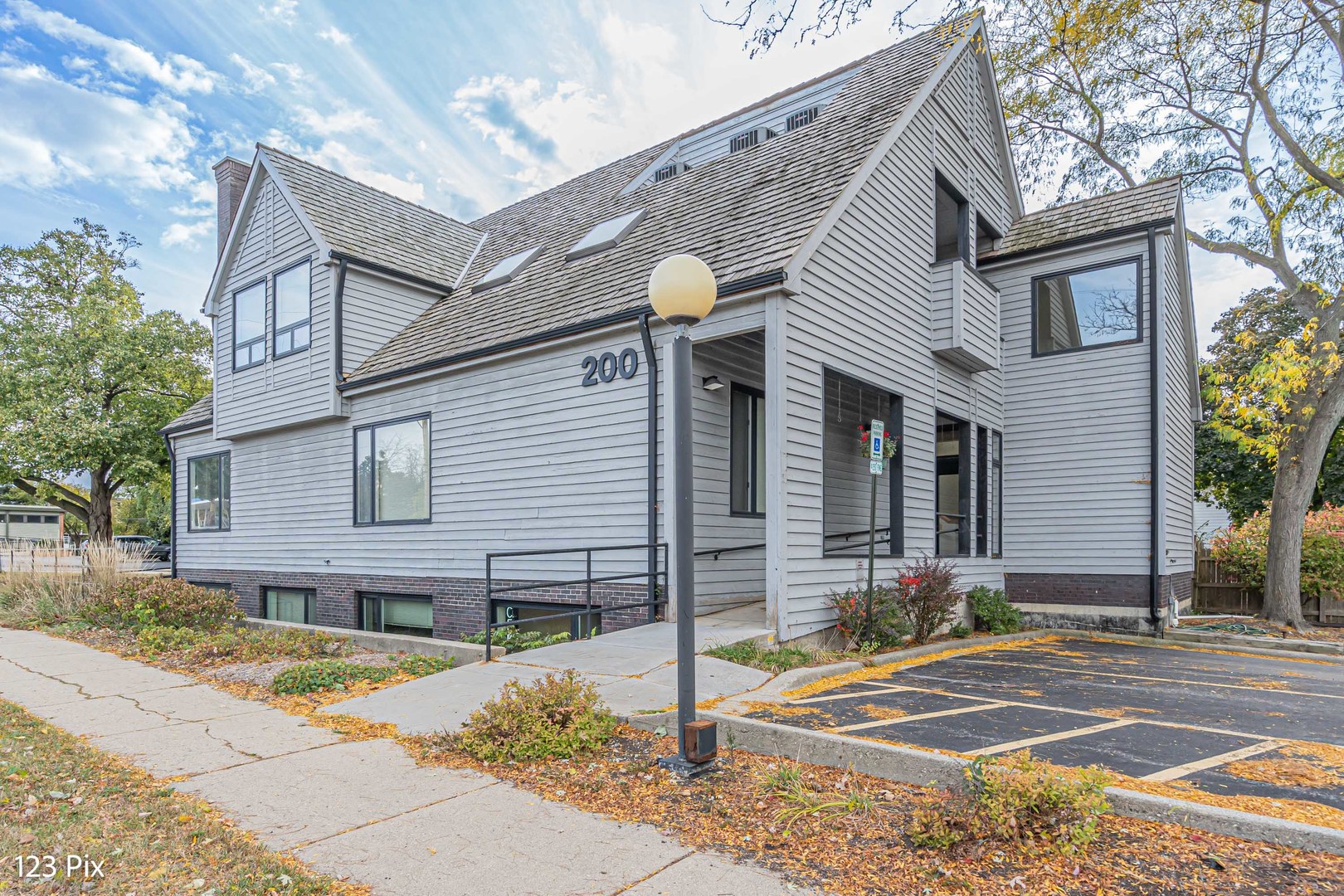 200 N Northwest Highway Unit: 202