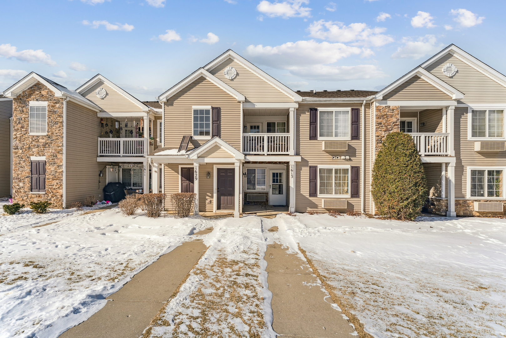 1613 Silverstone Drive Unit: 1613