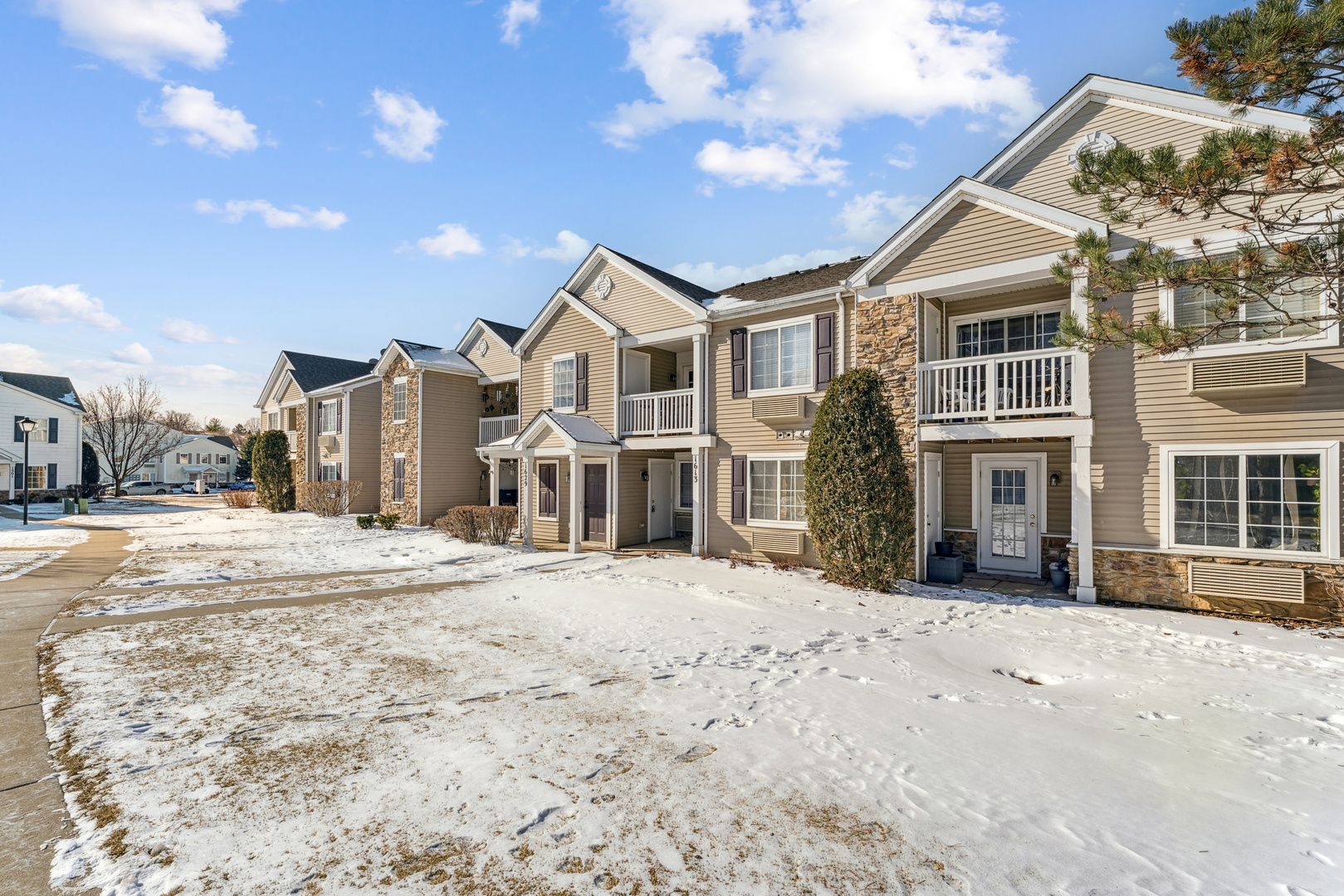 1613 Silverstone Drive Unit: 1613