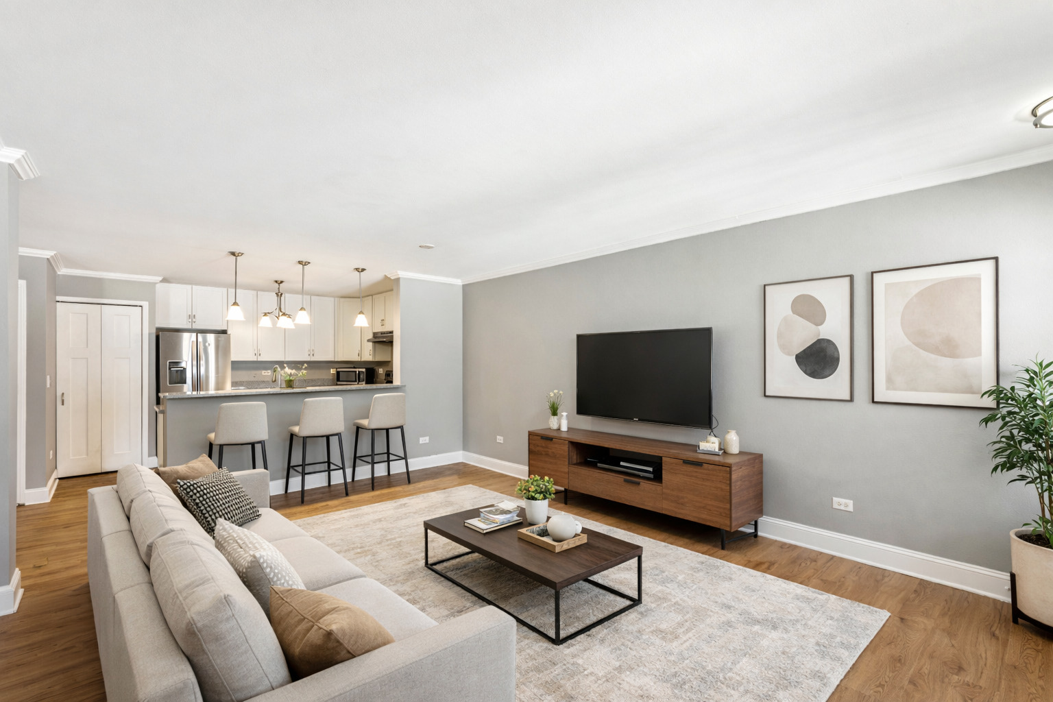 1613 Silverstone Drive Unit: 1613