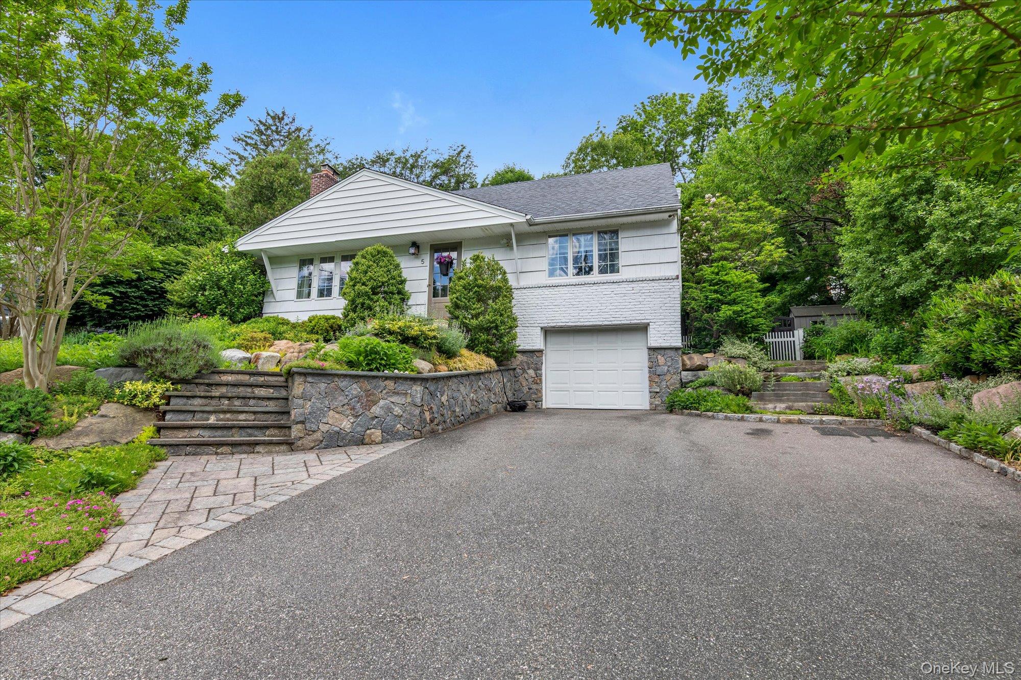 5 Gaines Place