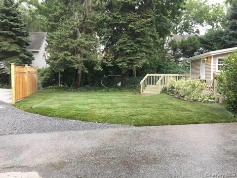 102 Woodbury Road