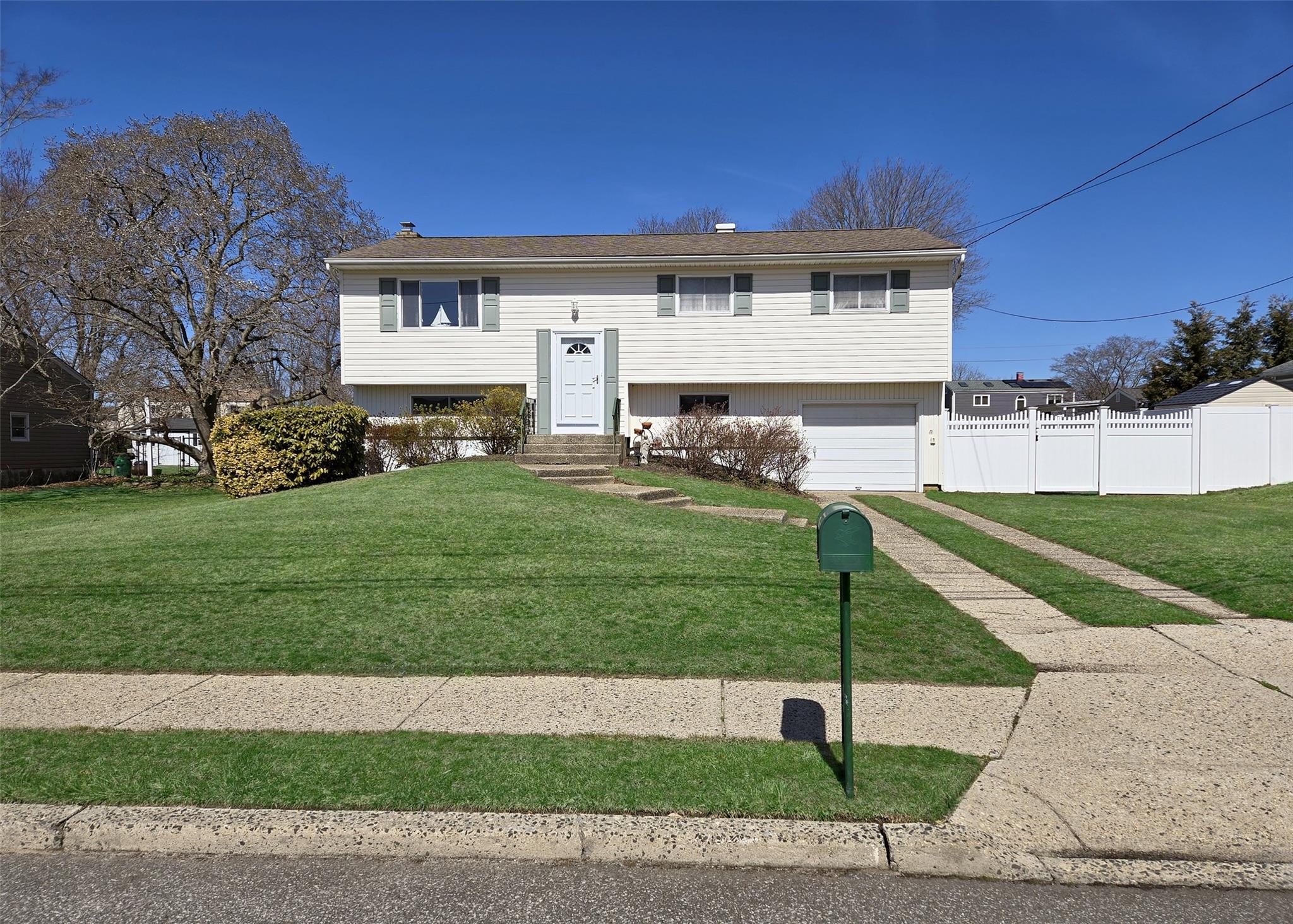 61 Arch Drive