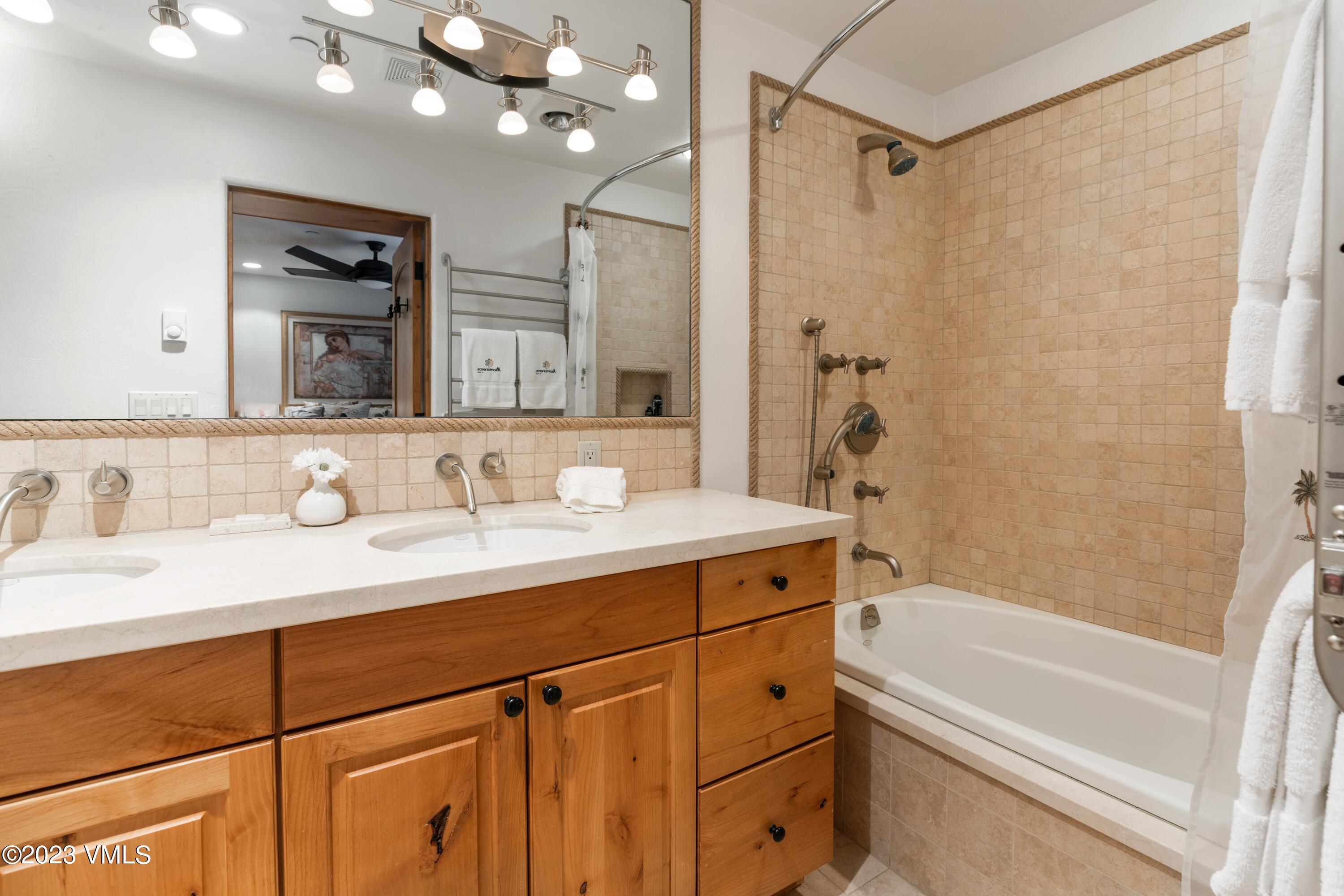 684 W Lionshead Circle, 222